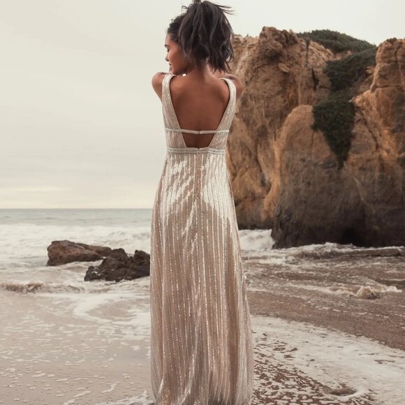 Mac Duggal Elegant Silver Evening Gown - Picture 4 of 7